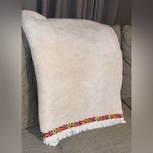 NATURAL LIFE 50”x60” plush throw/blanket floral 100% Polyester